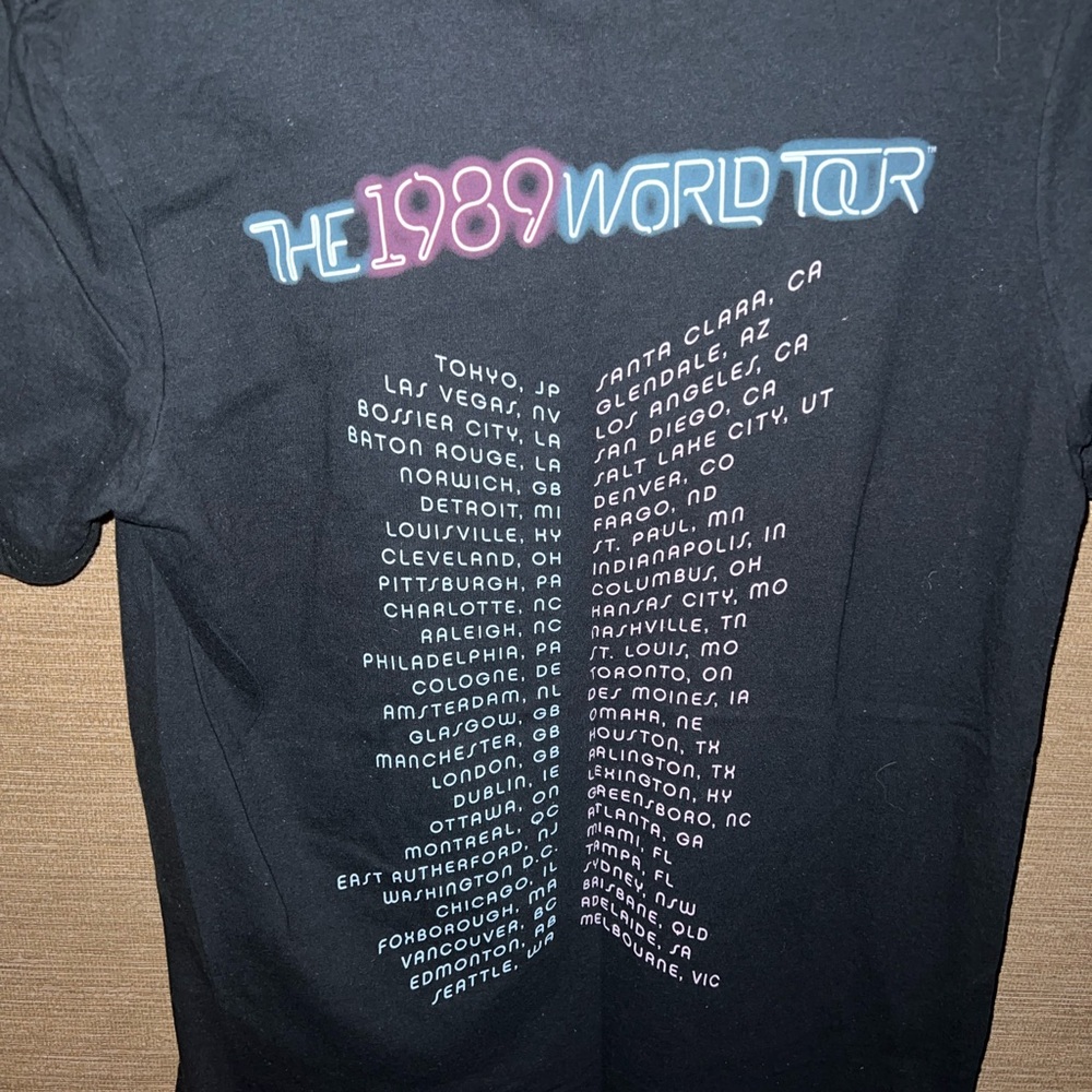 Taylor Swift The 1989 World Tour Black T-Shirt Concert Merch Adult Women’s Small - Picture 4 of 8